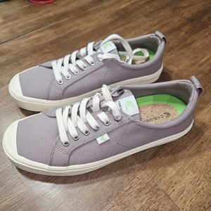 Cariuma Gray Canvas Sneakers OCA Low Top Unisex Womens Size 10.5 Mens 9